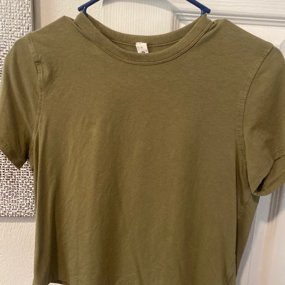 Lululemon tshirt